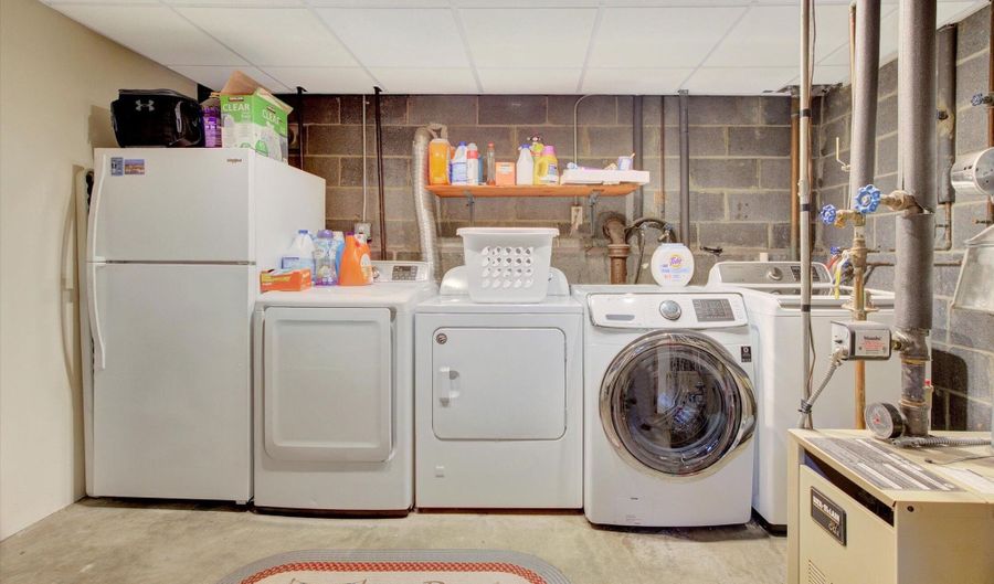 25 Linden St, Bayonne, NJ 07002 - 6 Beds, 3 Bath