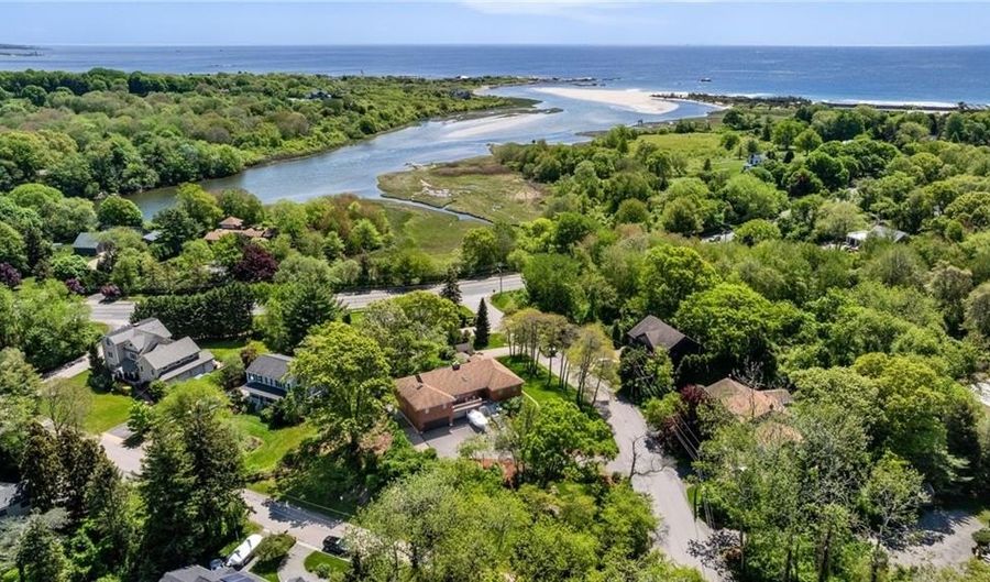 11 Cove Rd, Narragansett, RI 02882 - 4 Beds, 3 Bath