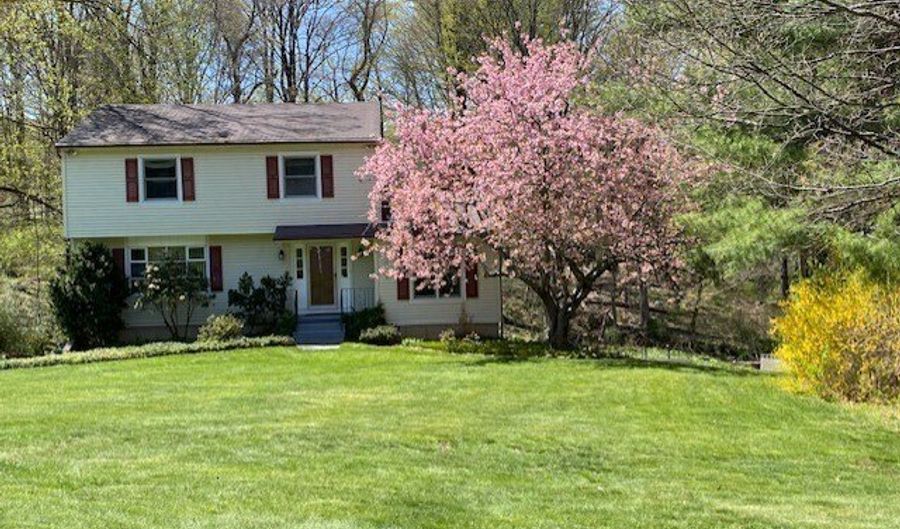 11 Olympic Dr, Danbury, CT 06810 - 4 Beds, 3 Bath