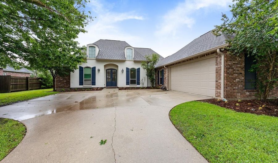 18249 Shadow Creek Ave, Baton Rouge, LA 70816 - 4 Beds, 3 Bath