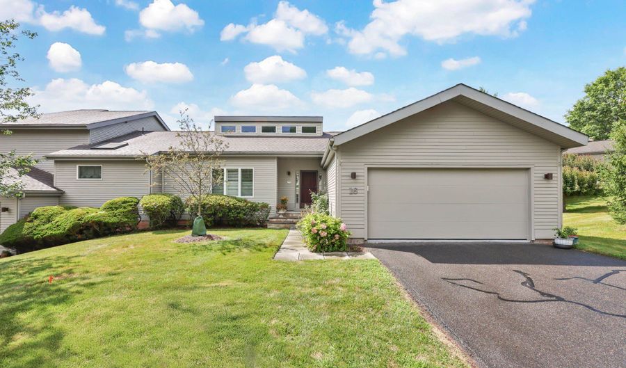 16 Thistle Holw 16, Avon, CT 06001 - 4 Beds, 4 Bath