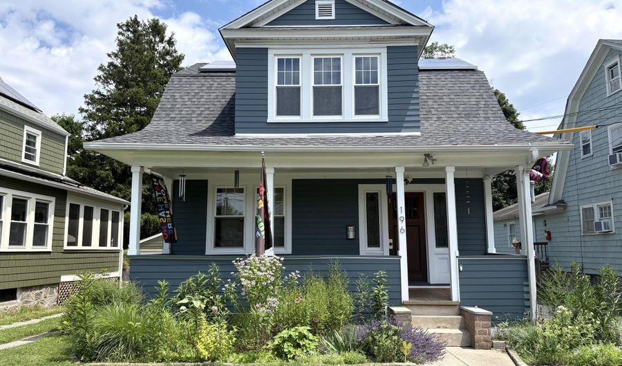 196 Ellsworth St, Bridgeport, CT 06605 - 3 Beds, 2 Bath