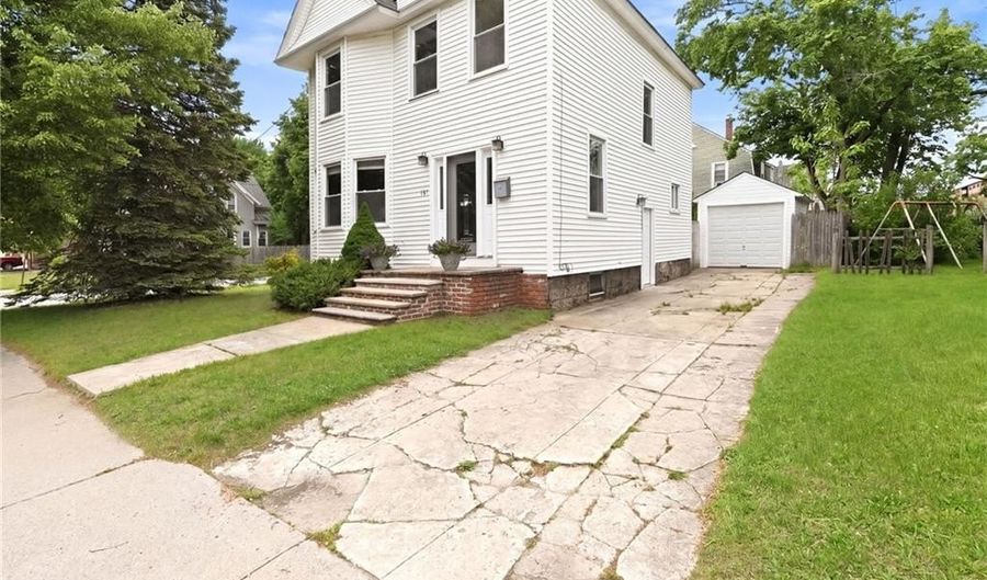 105 Park Ave, Cranston, RI 02905 - 2 Beds, 2 Bath