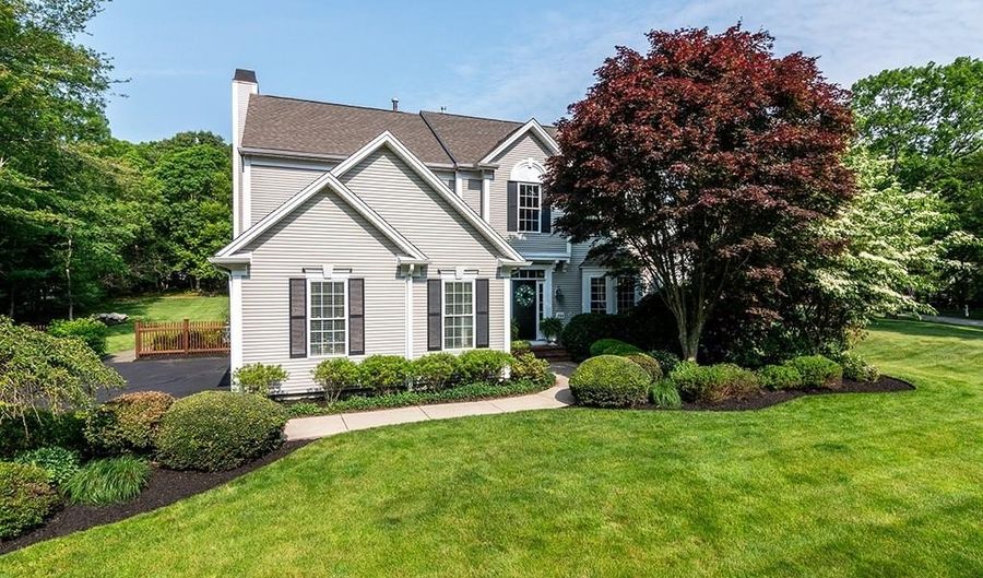 264 Fieldstone Ln, North Kingstown, RI 02874 - 4 Beds, 3 Bath