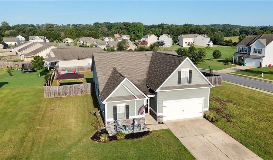 22 Starling Ct, Adairsville, GA 30103 - 4 Beds, 3 Bath