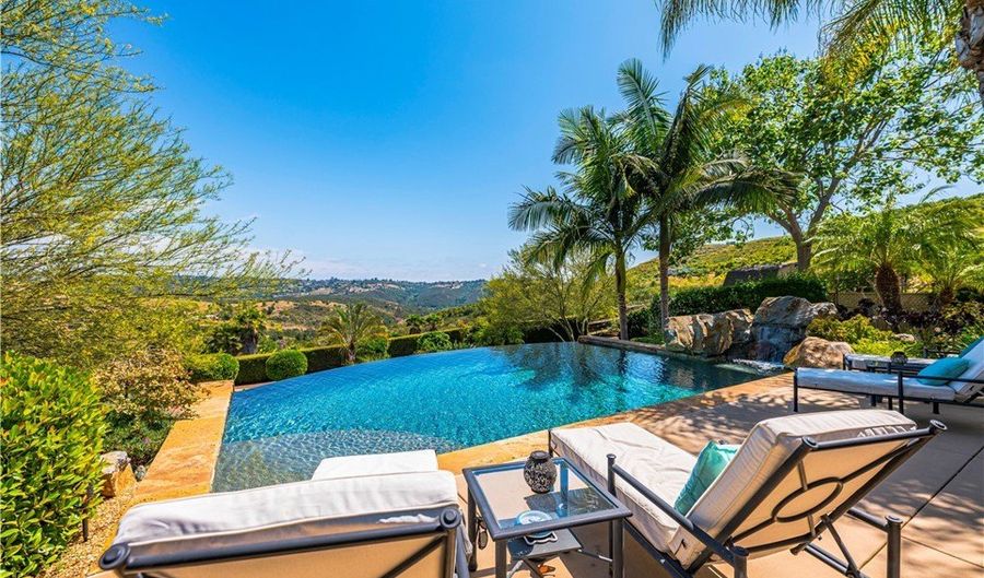 40468 Rock Mountain Dr, Fallbrook, CA 92028 - 3 Beds, 2 Bath