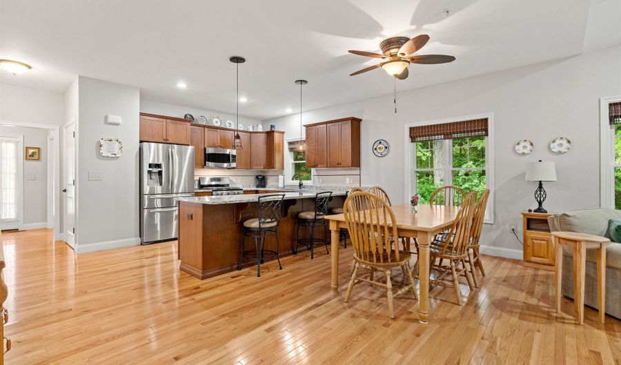 32 Birch Cir 32, Brentwood, NH 03833 - 2 Beds, 2 Bath