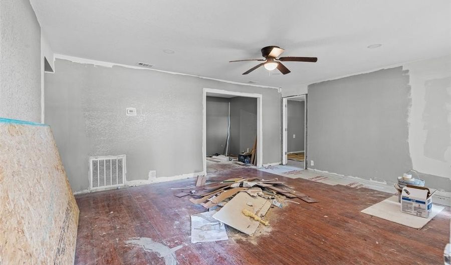 3713 N Cummings Dr, Alvarado, TX 76009 - 4 Beds, 2 Bath