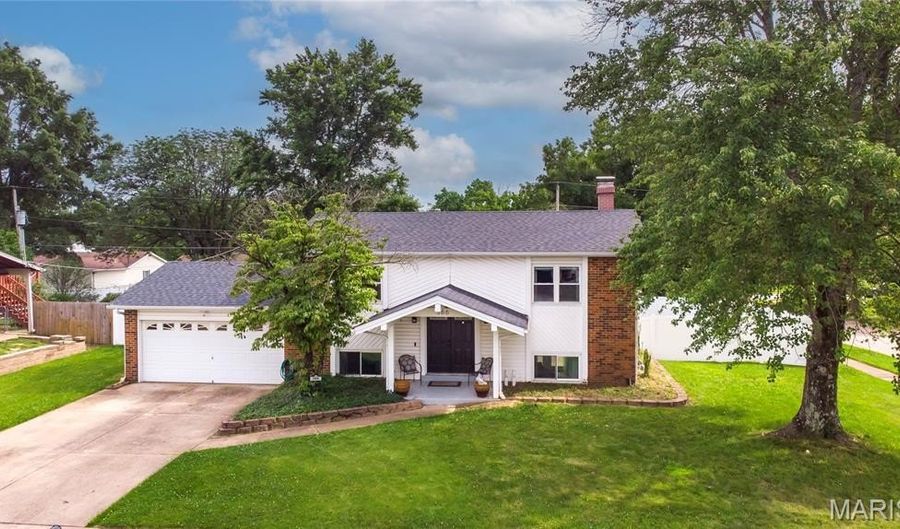 366 Sorrento Dr, Ballwin, MO 63021 - 3 Beds, 2 Bath