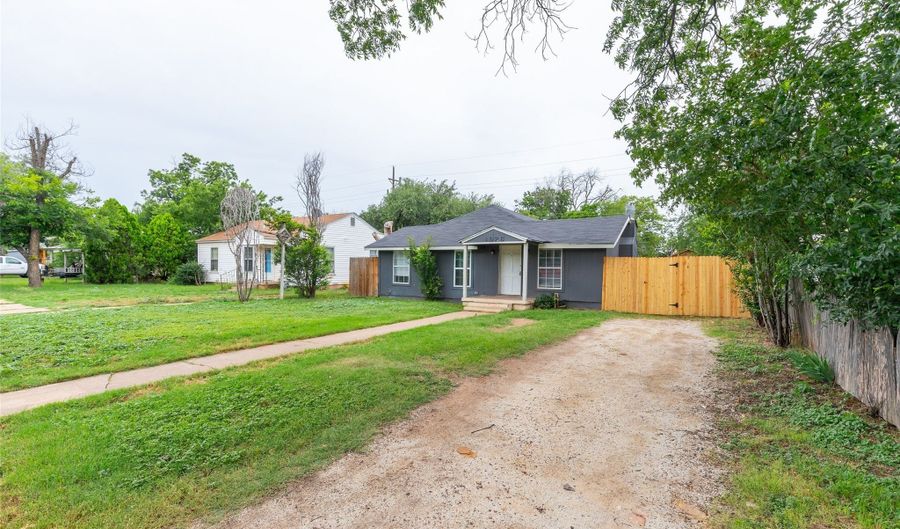 1926 Portland Ave, Abilene, TX 79605 - 4 Beds, 2 Bath