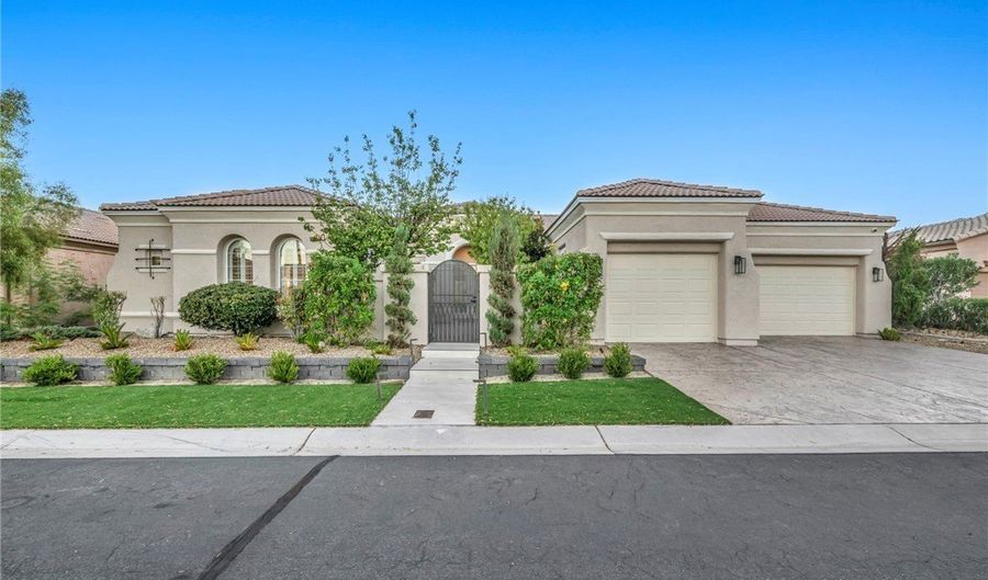 4555 Riva De Romanza St, Las Vegas, NV 89135 - 3 Beds, 4 Bath