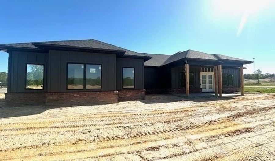 1049 Duke Dr, Bauxite, AR 72011 - 3 Beds, 3 Bath