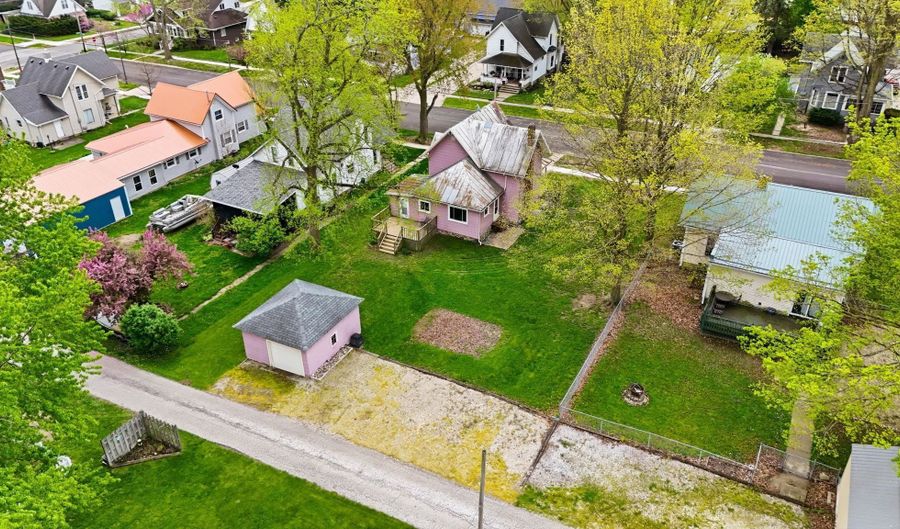 319 E Broad St, Angola, IN 46703 - 3 Beds, 2 Bath