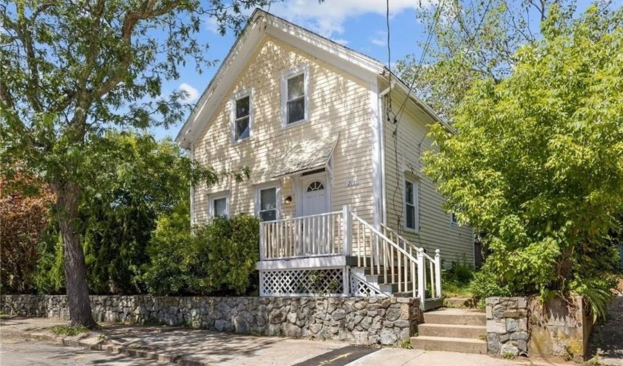 217 Bay View Ave, Cranston, RI 02905 - 2 Beds, 2 Bath