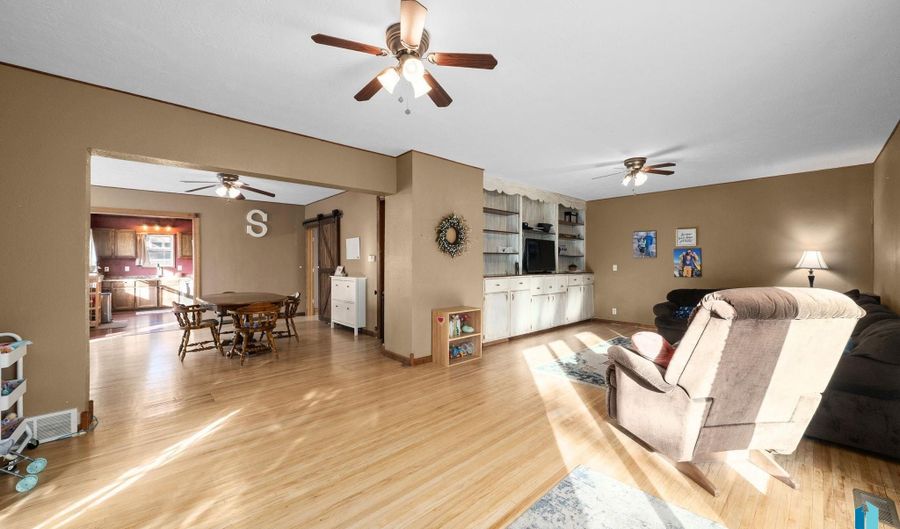 500 W Spruce St, Beresford, SD 57004 - 4 Beds, 2 Bath