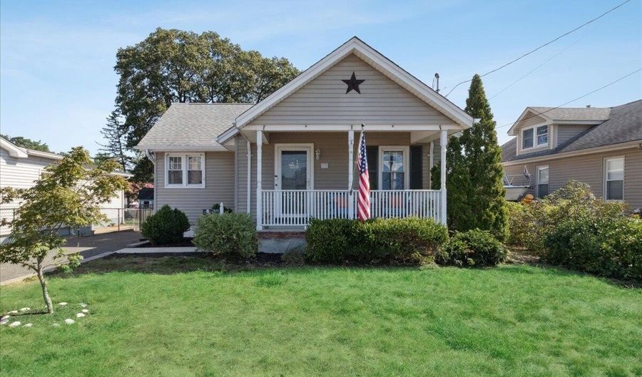 77 Drift Rd, Belford, NJ 07718 - 2 Beds, 1 Bath