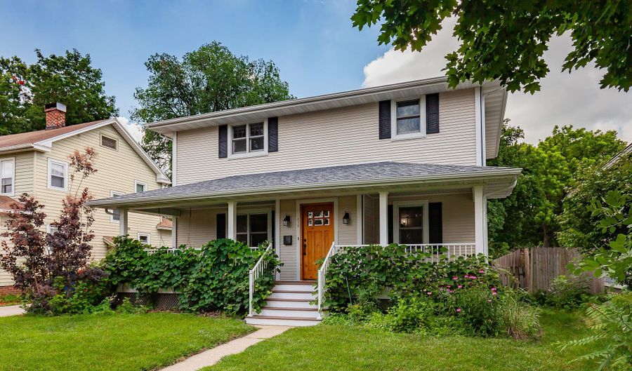 618 9th St, Ames, IA 50010 - 3 Beds, 3 Bath