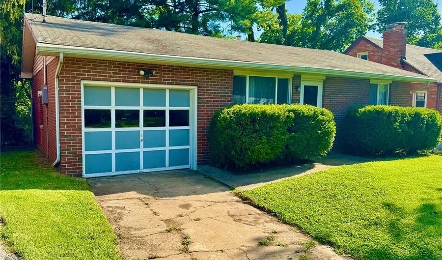 2923 Buena Vista Ave, Alton, IL 62002 - 2 Beds, 1 Bath