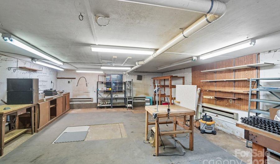 955 Hickory Nut St, Charlotte, NC 28205 - 2 Beds, 2 Bath