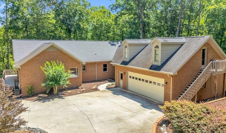 136 59 Overholt Dr, Abbeville, SC 29620 - 4 Beds, 3 Bath