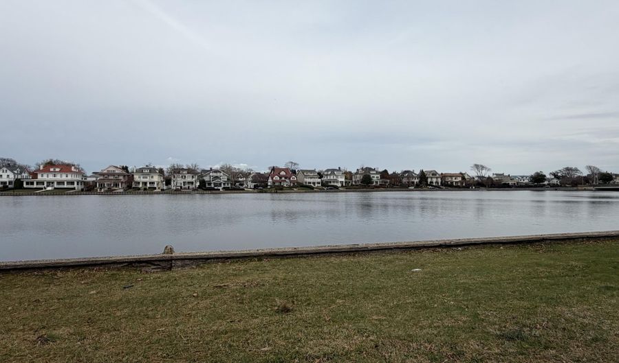 500 Deal Lake Dr 4F, Asbury Park, NJ 07712 - 2 Beds, 2 Bath