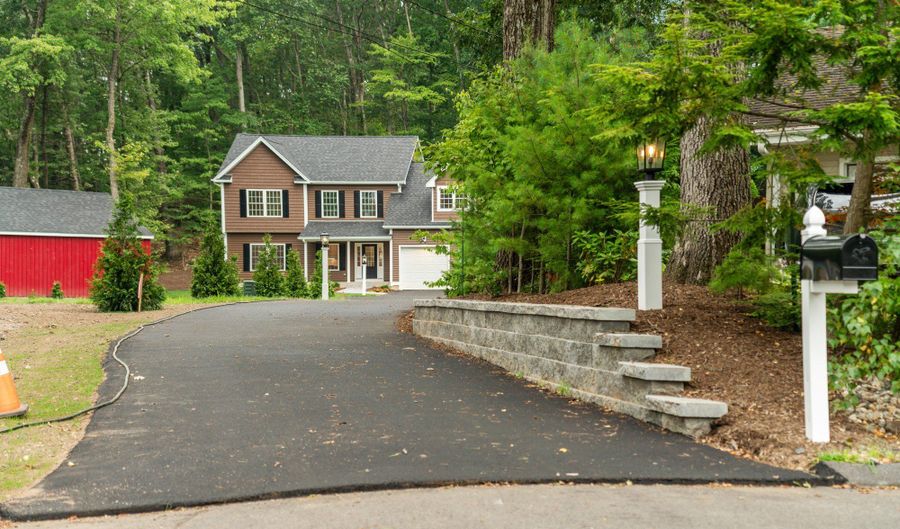 164 Fox Den Rd, Bristol, CT 06010 - 4 Beds, 3 Bath