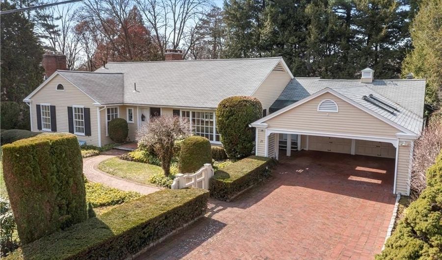 28 S Hill Dr, Cranston, RI 02920 - 3 Beds, 3 Bath