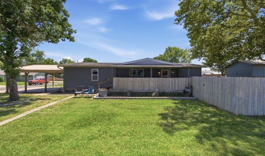911 E Kelly, Augusta, KS 67010 - 3 Beds, 2 Bath