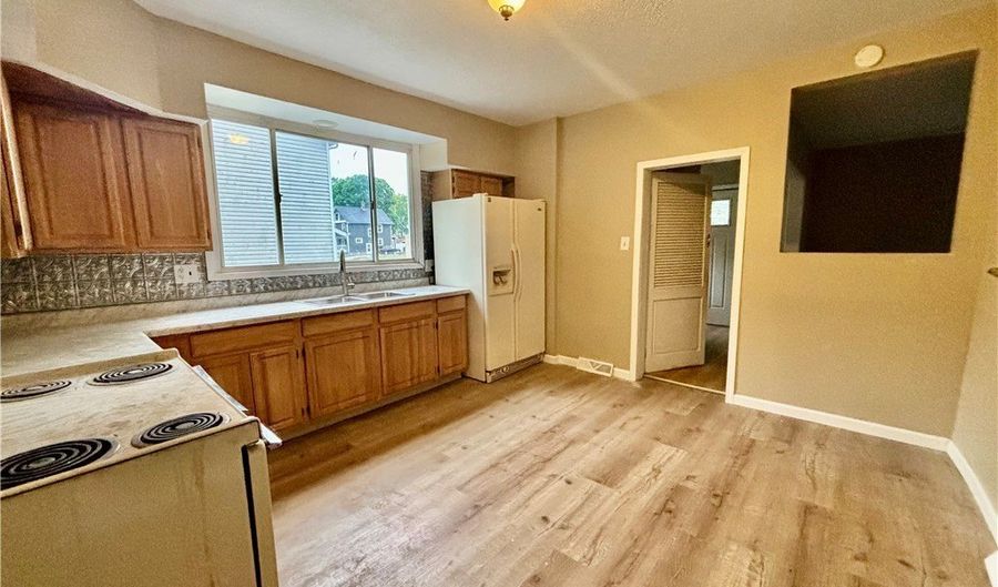 1044 S Liberty Ave, Alliance, OH 44601 - 4 Beds, 1 Bath