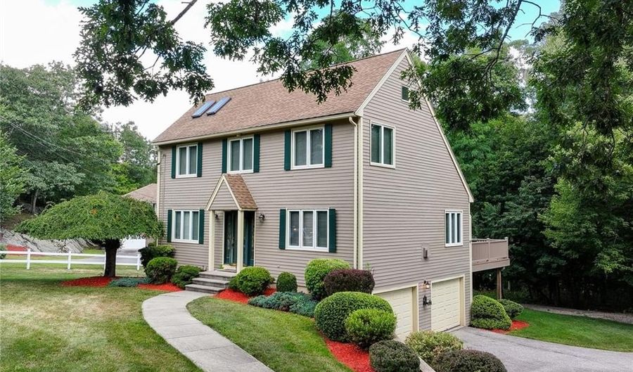 125 Main St, Lincoln, RI 02802 - 3 Beds, 2 Bath