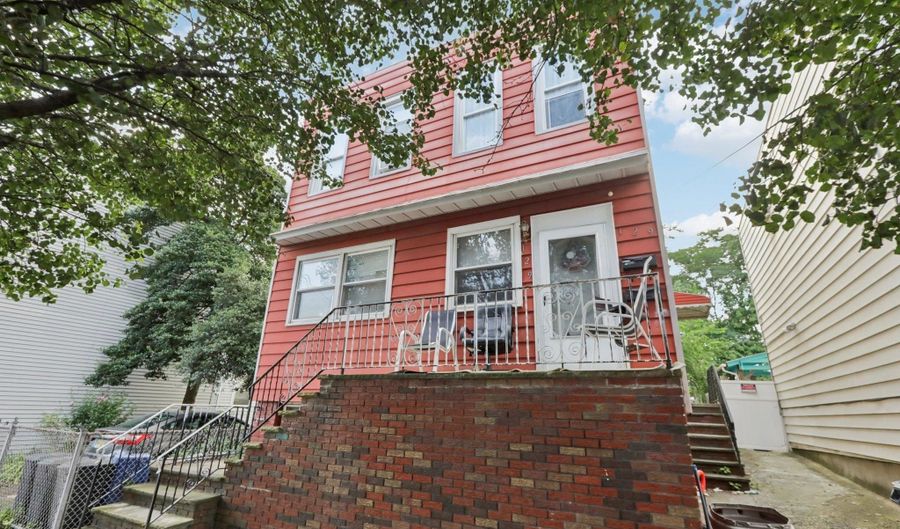 129 PROSPECT Ave, Bayonne, NJ 07002 - 8 Beds, 2 Bath