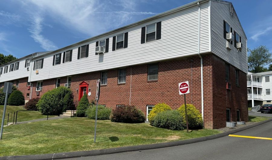 18 Fairview Dr 3, Danbury, CT 06810 - 2 Beds, 1 Bath