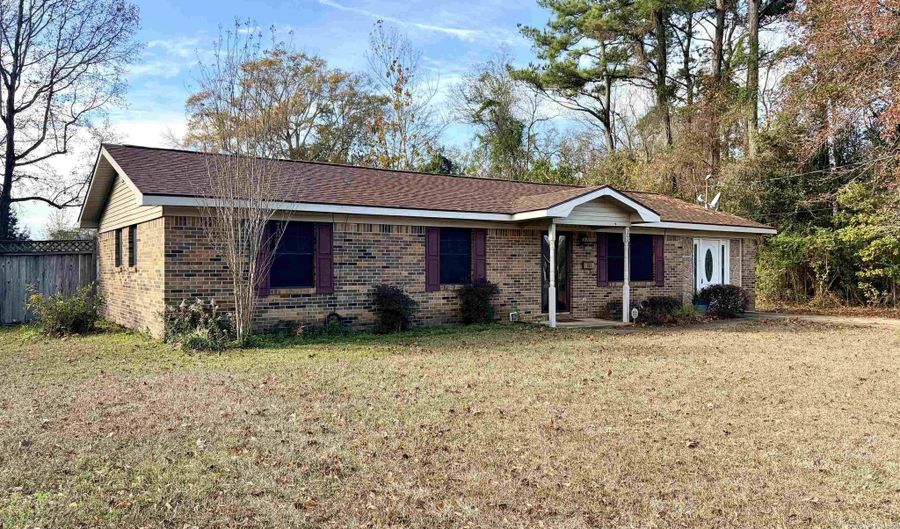 302 Woodlawn Ave, Atmore, AL 36502 - 3 Beds, 1 Bath