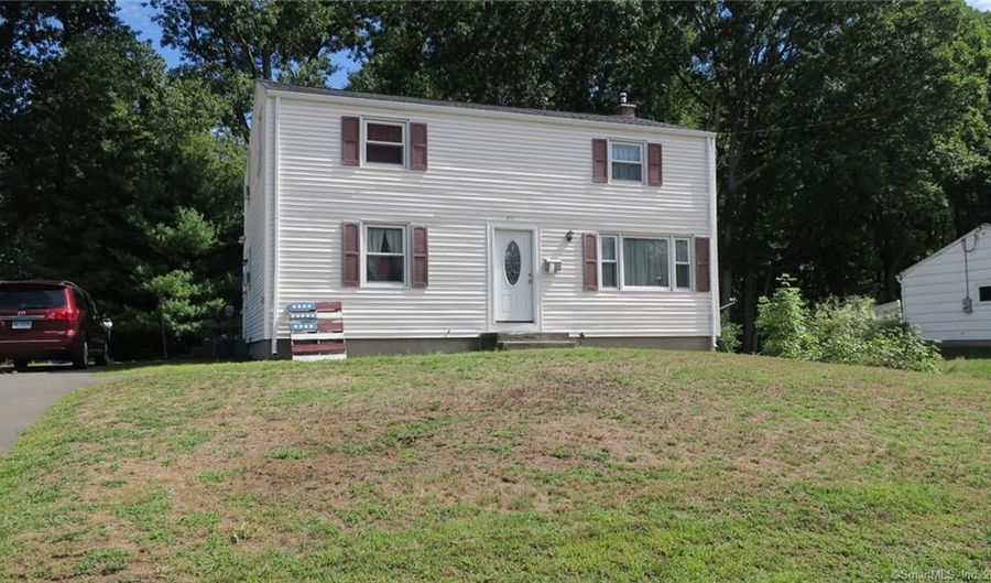 41 Colonial Dr, Enfield, CT 06082 - 4 Beds, 2 Bath