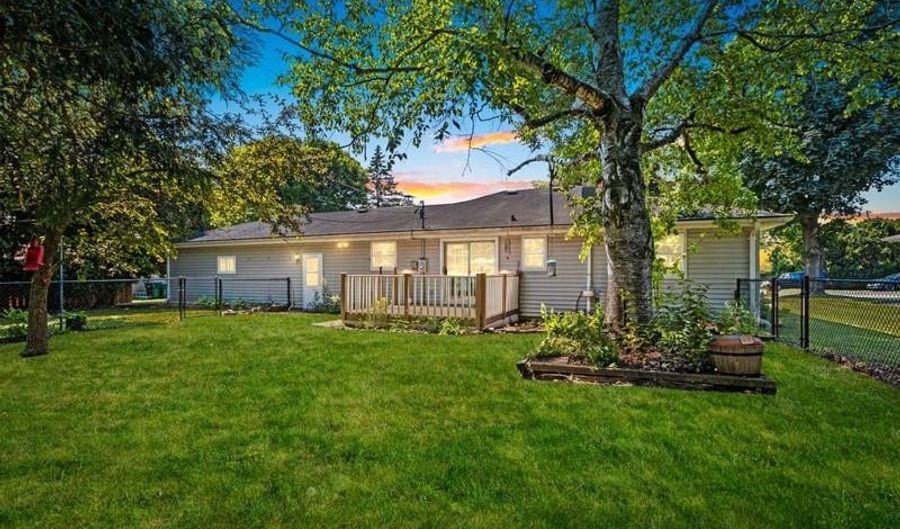 500 W SUNSET Ave, Appleton, WI 54911 - 3 Beds, 1 Bath
