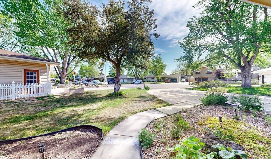 7027 Vivian Ct, Arvada, CO 80004 - 5 Beds, 3 Bath