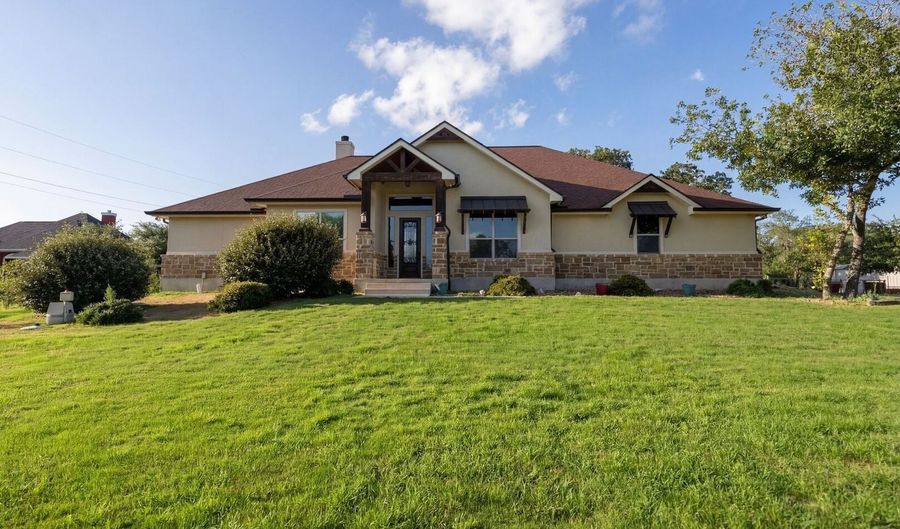 1009 Bluebonnet Ln, Adkins, TX 78101 - 4 Beds, 3 Bath