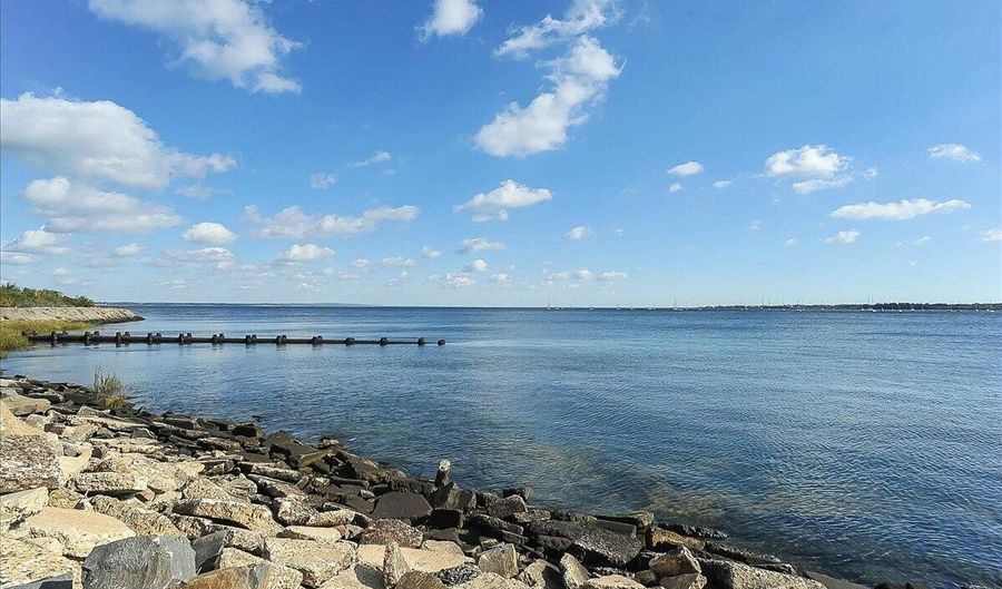 325 Meinzer St, Aberdeen, NJ 07747 - 3 Beds, 2 Bath