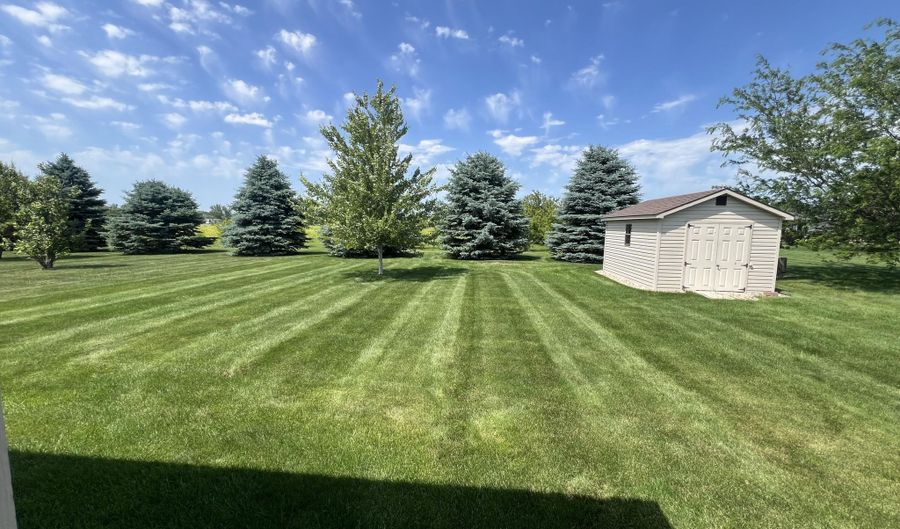 2519 Whisper Wind Dr, Aberdeen, SD 57401 - 2 Beds, 2 Bath