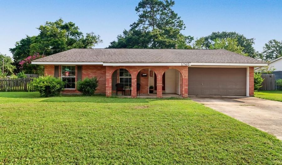 1740 Thomas Jefferson Dr, Biloxi, MS 39531 - 3 Beds, 2 Bath
