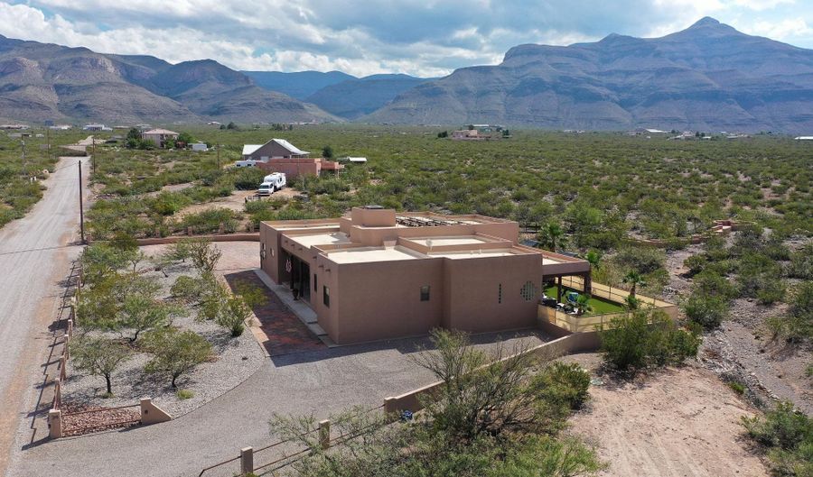 34 Claraboya LP, Alamogordo, NM 88310 - 3 Beds, 2 Bath