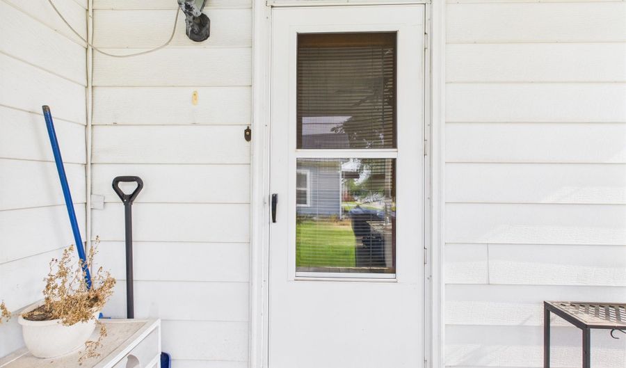 63 S Market St, Andrews, IN 46702 - 2 Beds, 1 Bath