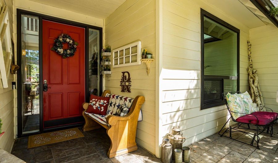 796 SE Briarwood Ct, Bend, OR 97702 - 4 Beds, 3 Bath
