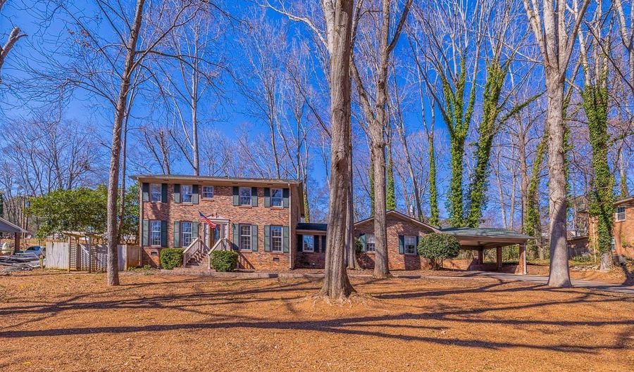 263 Fairlane Dr, Spartanburg, SC 29307 - 4 Beds, 3 Bath