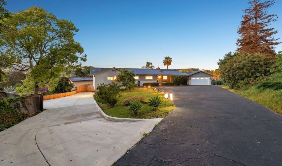10420 Loma Rancho Dr, Spring Valley, CA 91978 - 6 Beds, 5 Bath