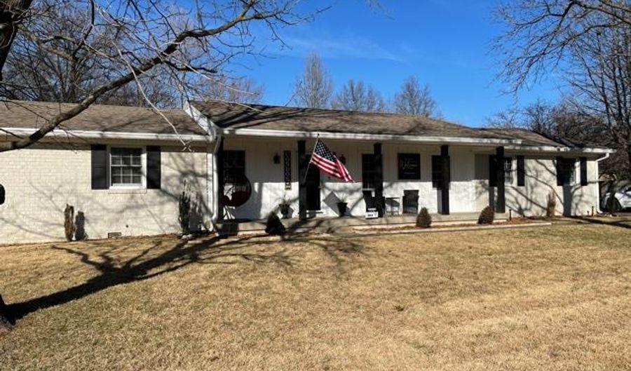 1905 Countryside Dr, Pittsburg, KS 66762 - 4 Beds, 3 Bath