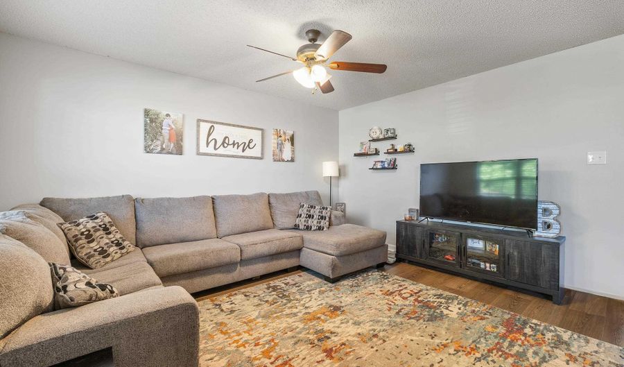 1202 Meadows Dr, Benton, AR 72019 - 3 Beds, 2 Bath