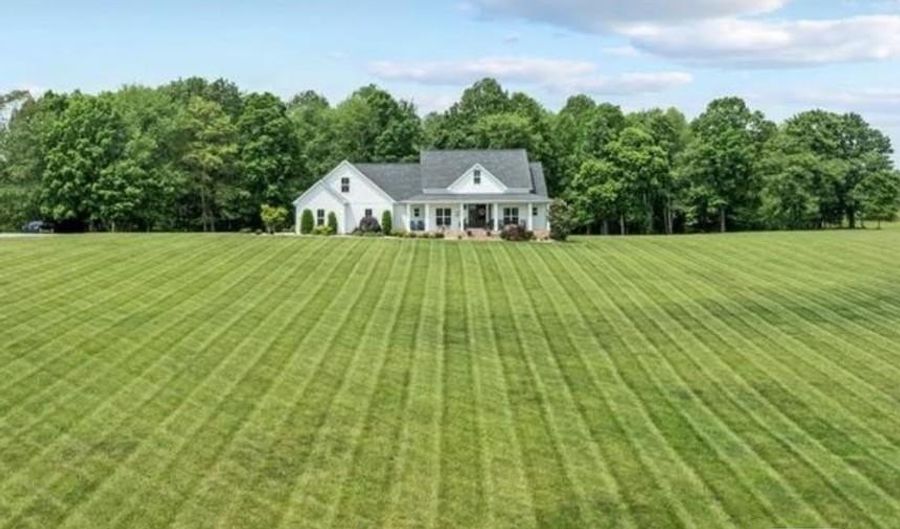8275 Medlin Rd, Baxter, TN 38544 - 4 Beds, 3 Bath