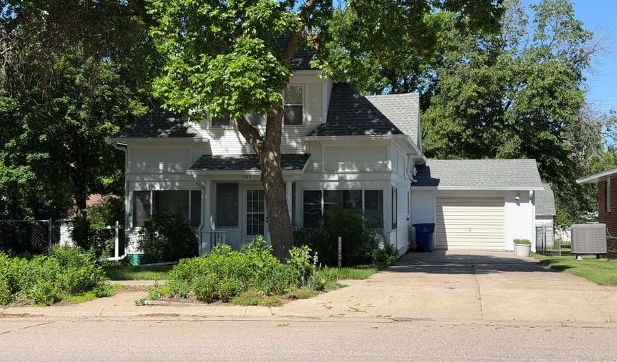 303 S Clark St, Bassett, NE 68714 - 4 Beds, 2 Bath