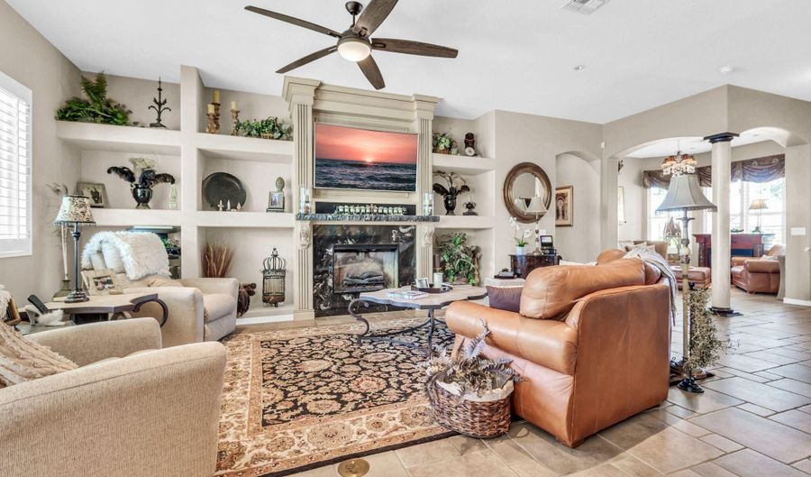 3829 E PEACH TREE Dr, Chandler, AZ 85249 - 3 Beds, 2 Bath